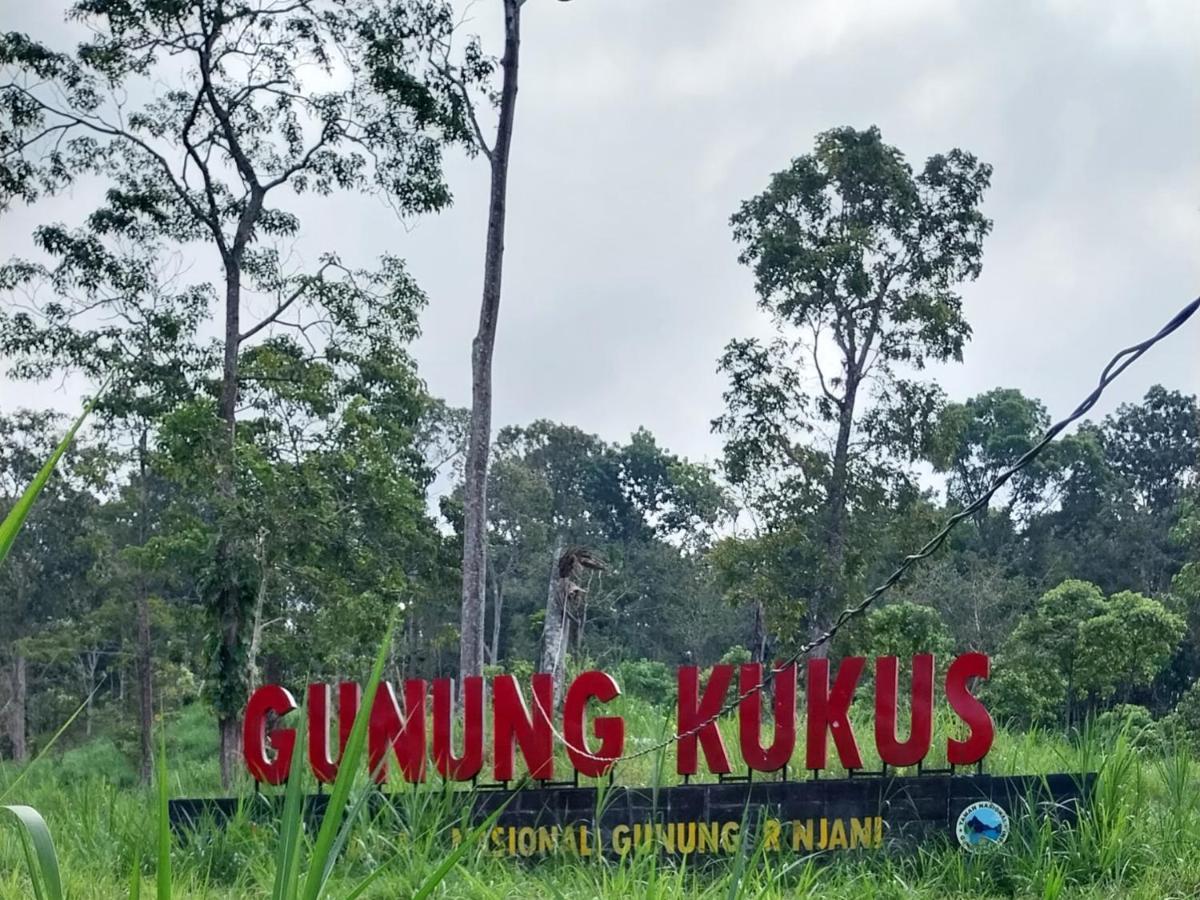 Raturinjani Homestay Selong Exterior photo