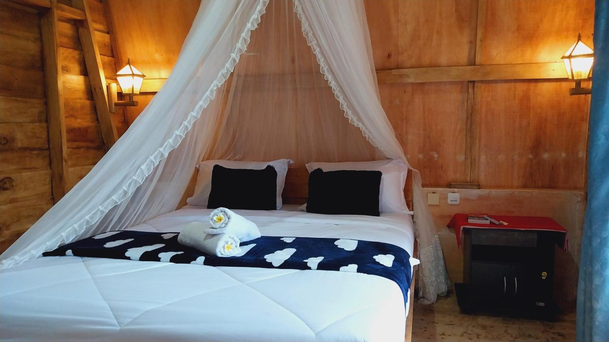 Raturinjani Homestay Selong Exterior photo