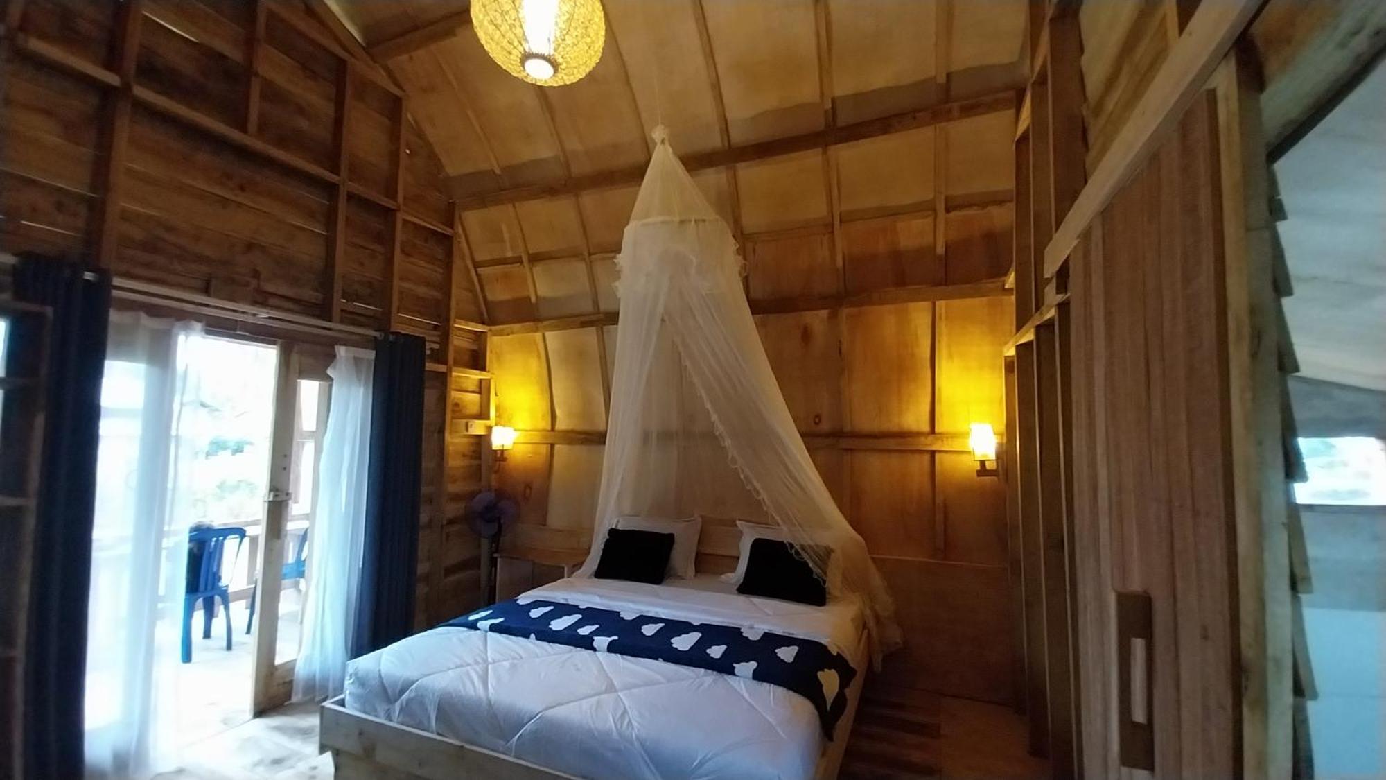 Raturinjani Homestay Selong Exterior photo