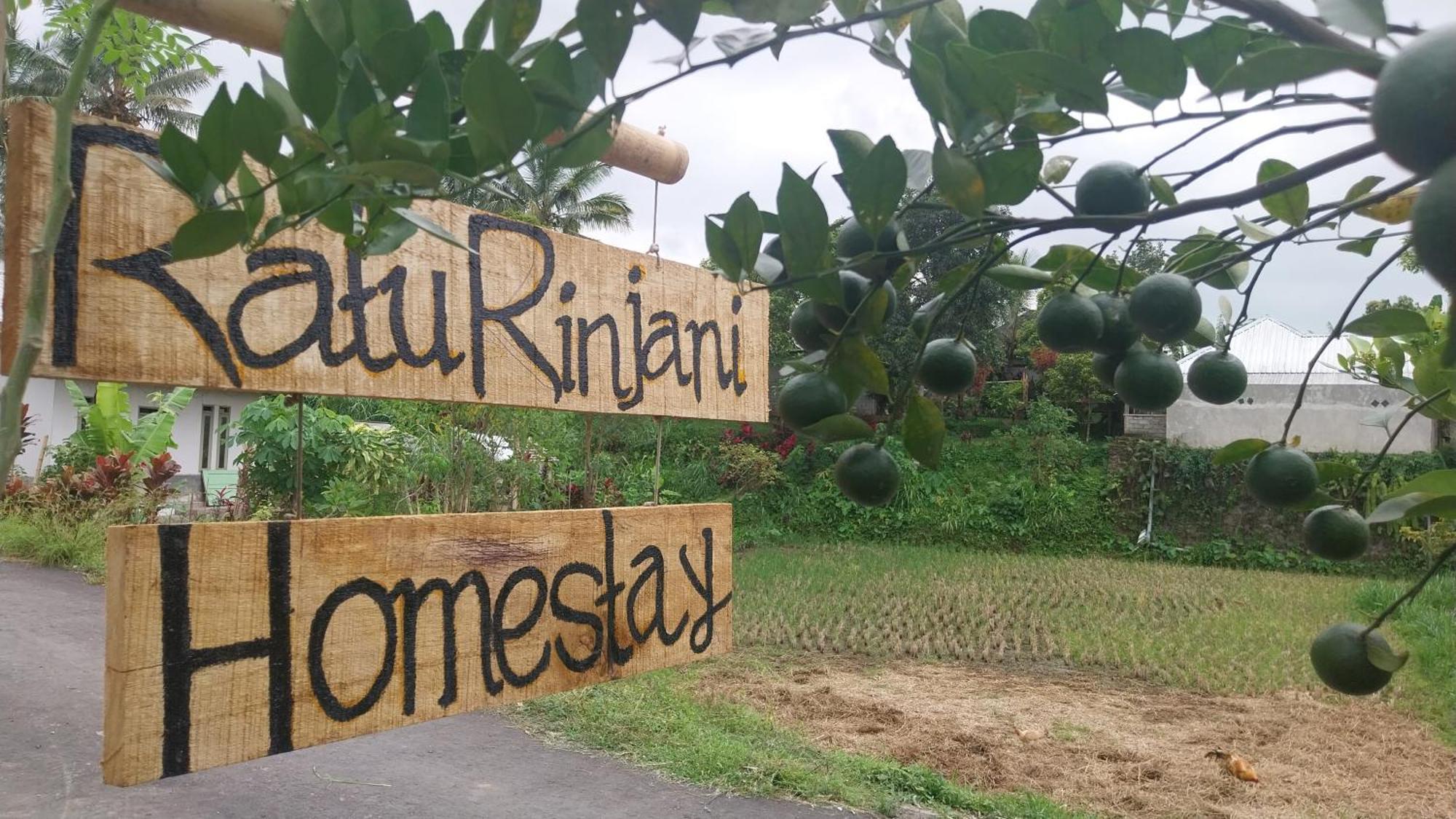 Raturinjani Homestay Selong Exterior photo