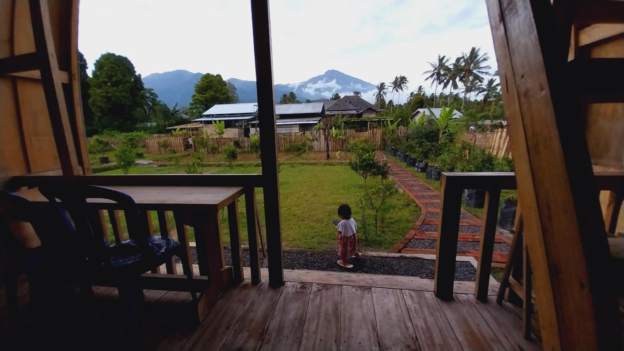 Raturinjani Homestay Selong Exterior photo