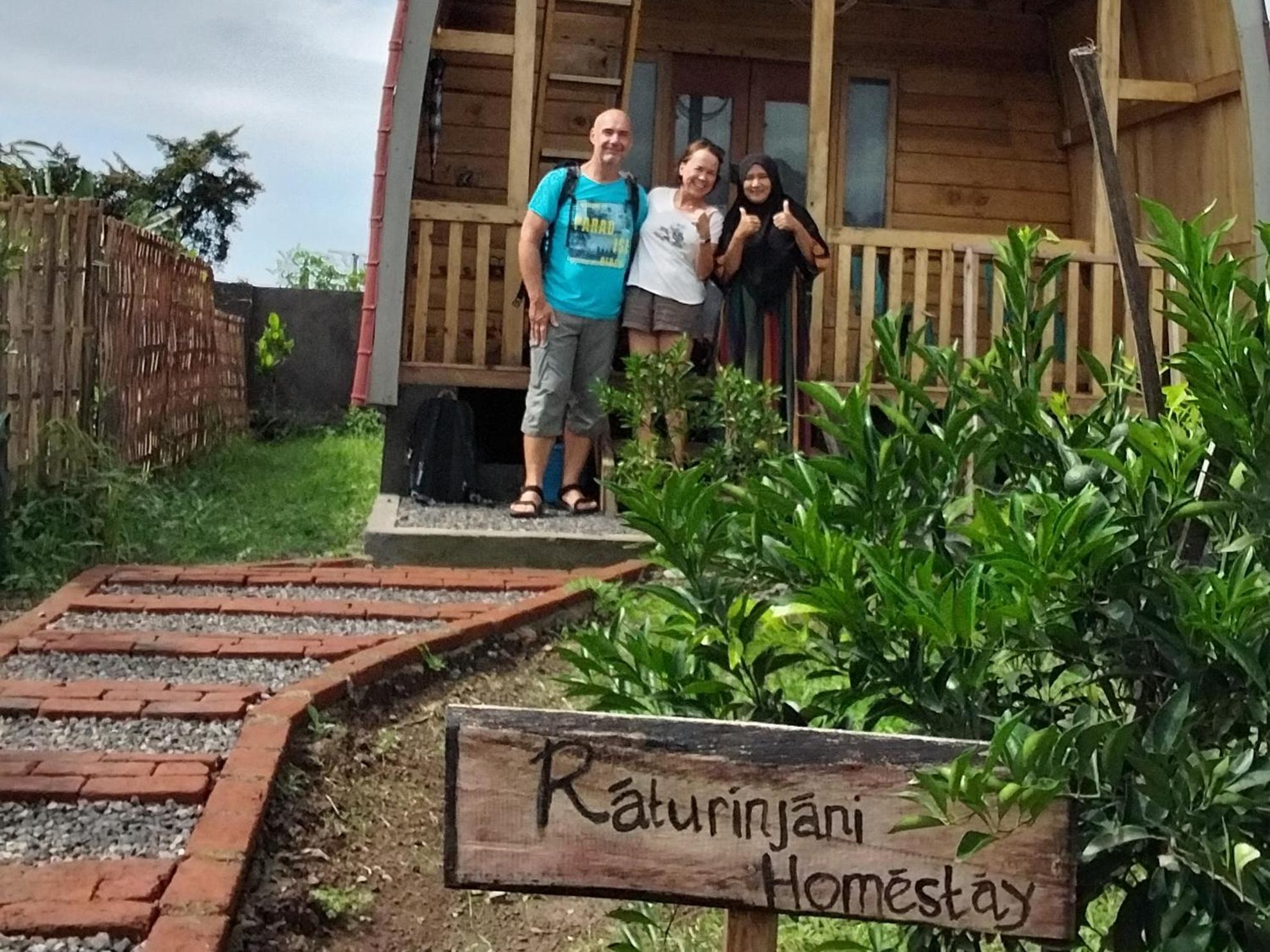 Raturinjani Homestay Selong Exterior photo