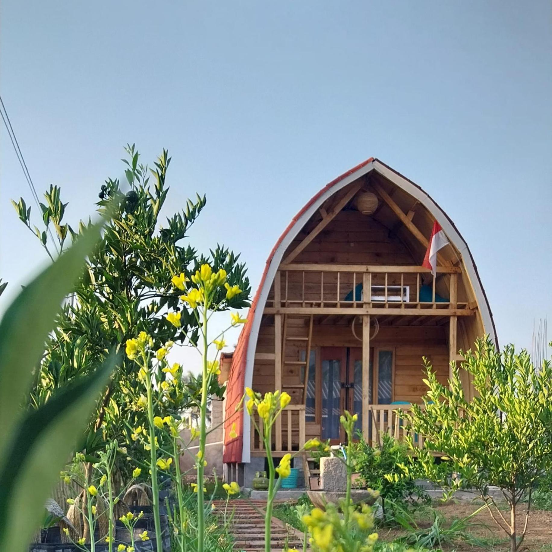 Raturinjani Homestay Selong Exterior photo
