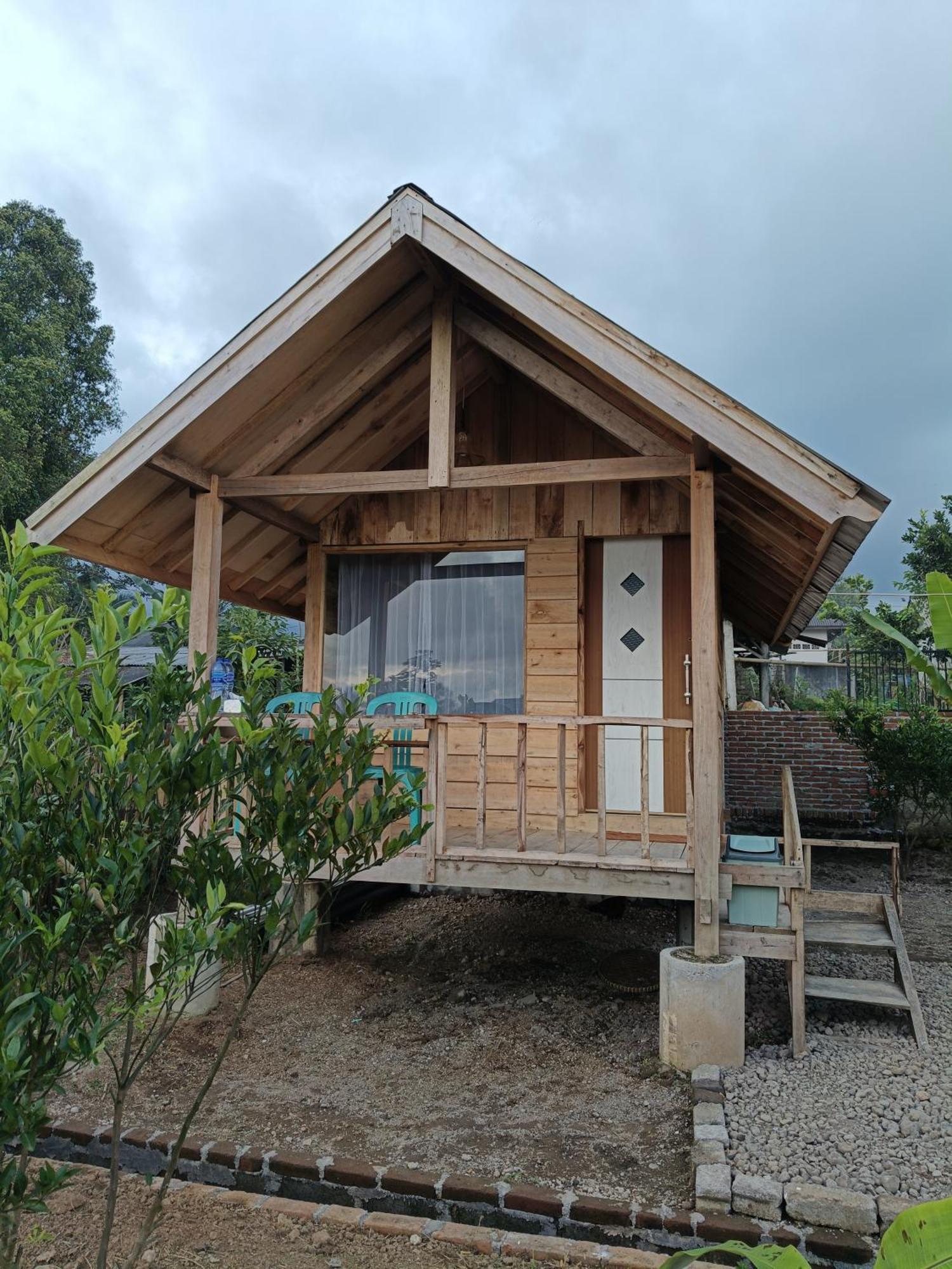 Raturinjani Homestay Selong Exterior photo