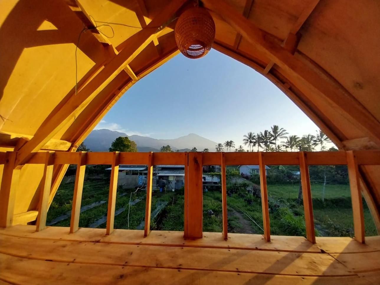 Raturinjani Homestay Selong Exterior photo