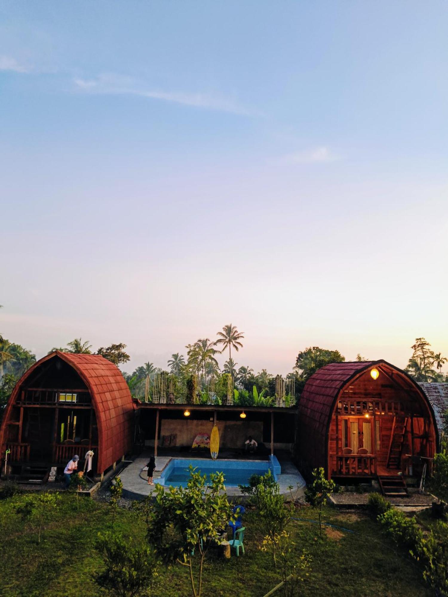 Raturinjani Homestay Selong Exterior photo