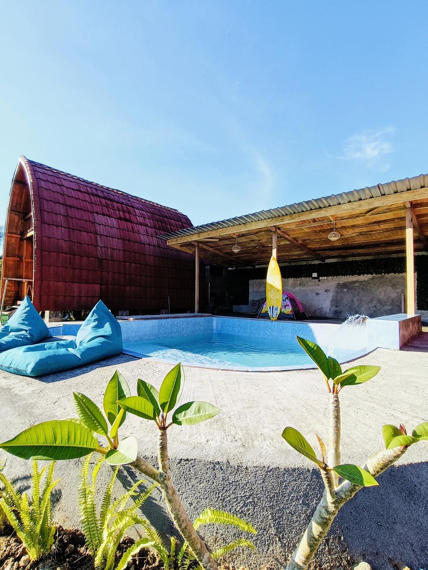 Raturinjani Homestay Selong Exterior photo