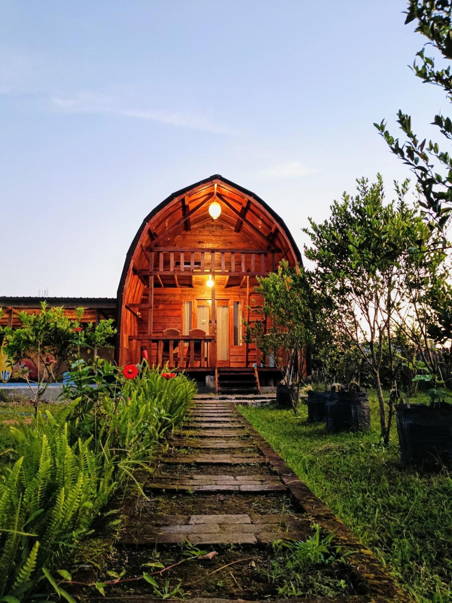 Raturinjani Homestay Selong Exterior photo