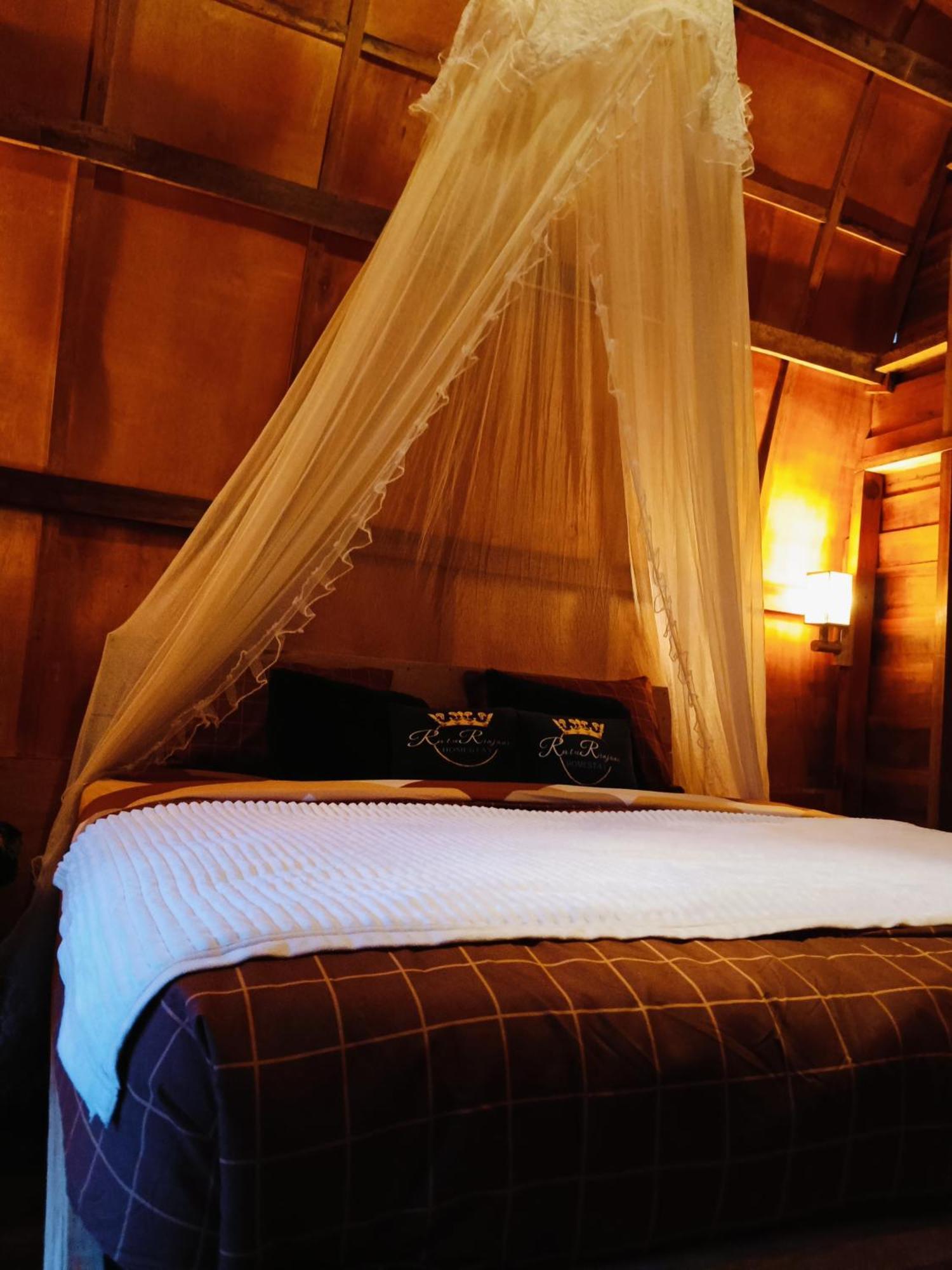 Raturinjani Homestay Selong Exterior photo