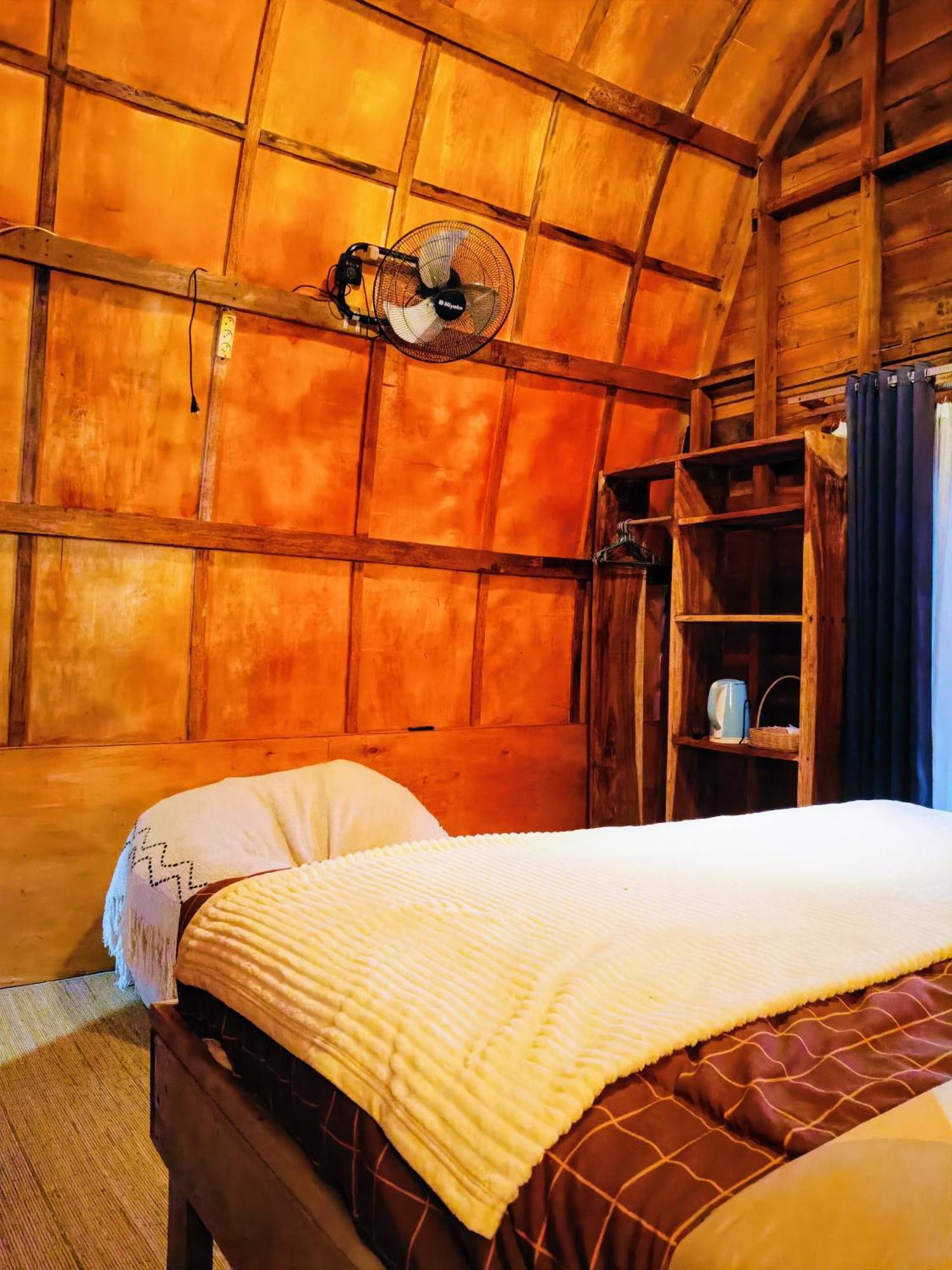 Raturinjani Homestay Selong Exterior photo