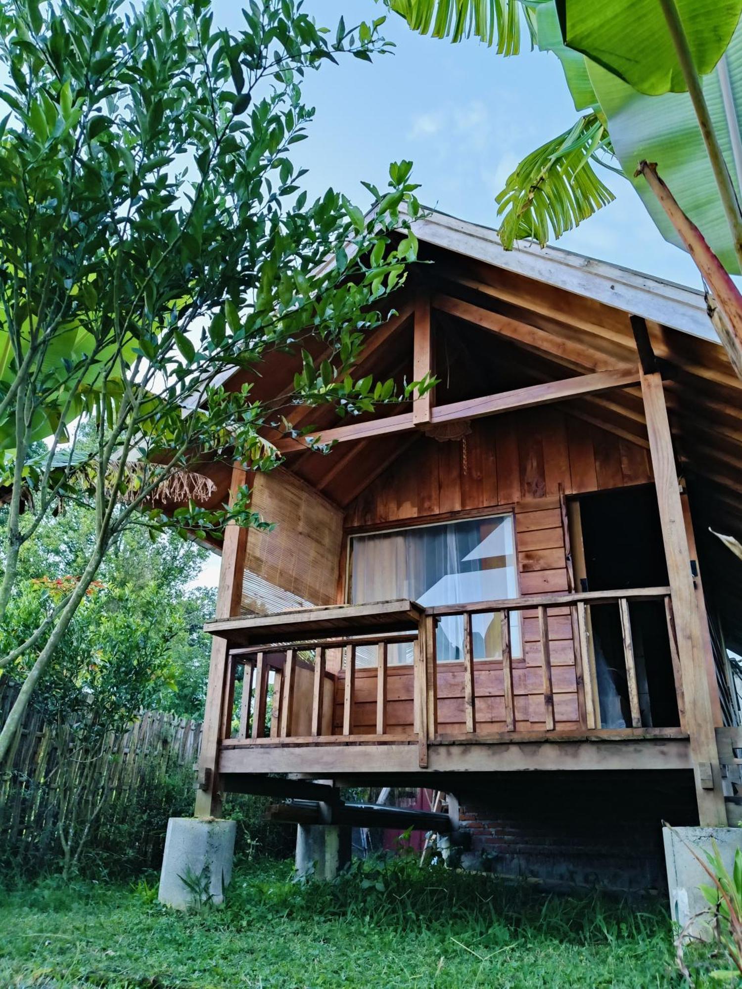 Raturinjani Homestay Selong Exterior photo